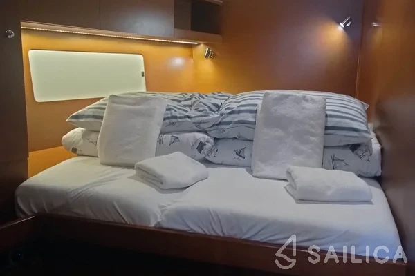 Oceanis 51.1 - Yacht Charter Sailica