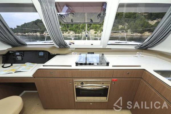 Bali Catspace - Yacht Charter Sailica