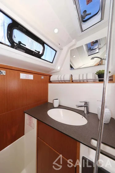 Bavaria 37 Cruiser - Yacht Charter Sailica
