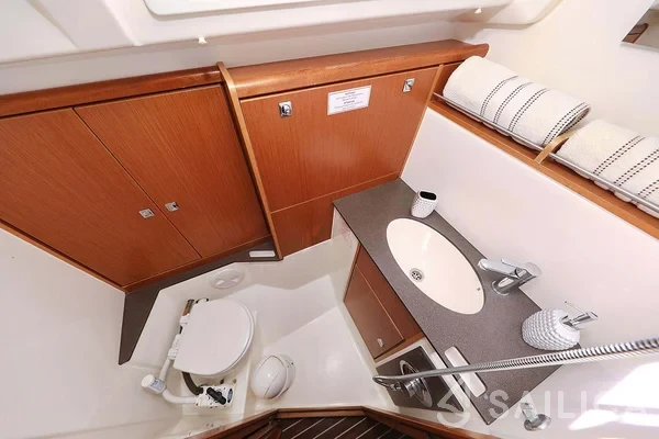 Bavaria 37 Cruiser - Yacht Charter Sailica