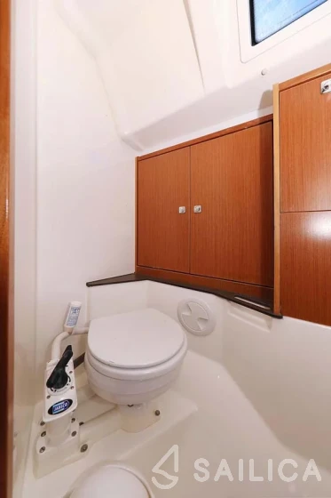 Bavaria 37 Cruiser - Yacht Charter Sailica