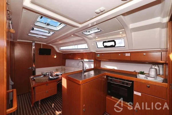 Bavaria 37 Cruiser - Yacht Charter Sailica
