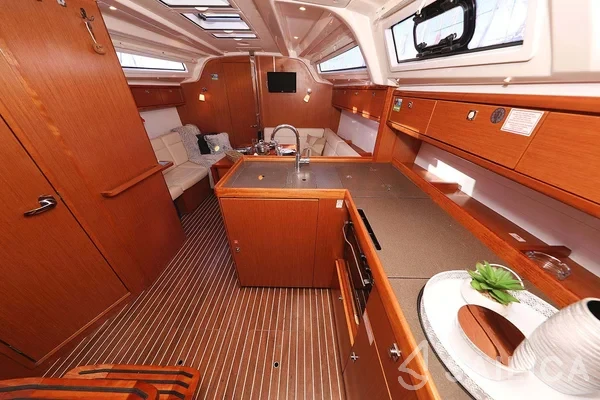 Bavaria 37 Cruiser - Yacht Charter Sailica