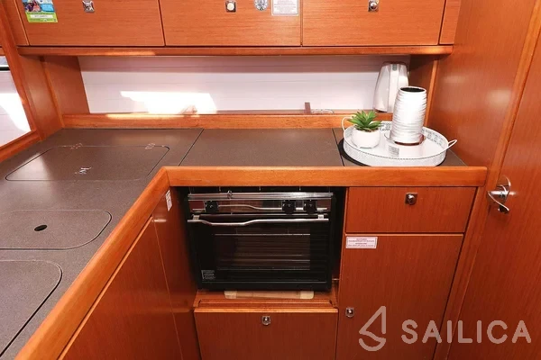 Bavaria 37 Cruiser - Yacht Charter Sailica