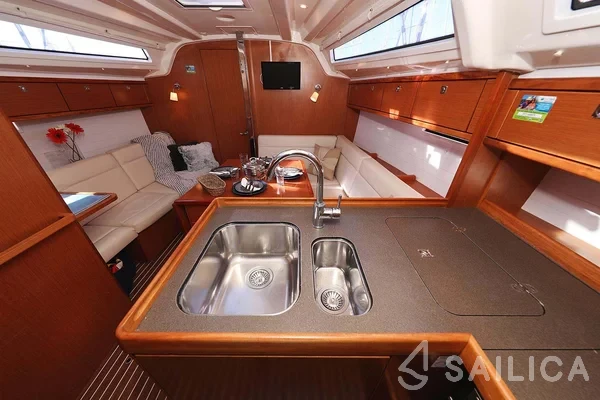 Bavaria 37 Cruiser - Yacht Charter Sailica