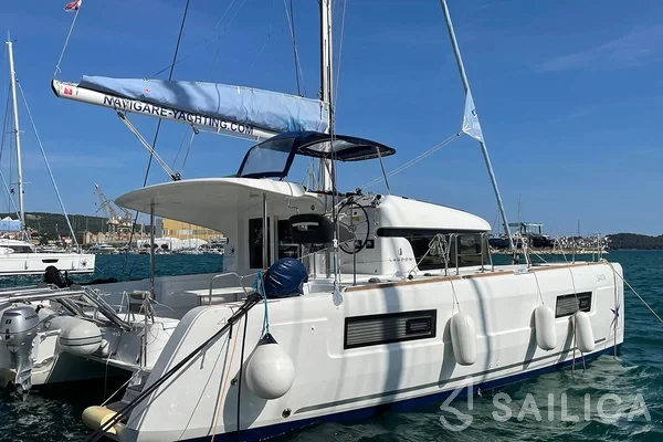 Lagoon 40 - Yacht Charter Sailica