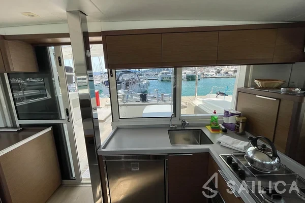 Lagoon 40 - Yacht Charter Sailica