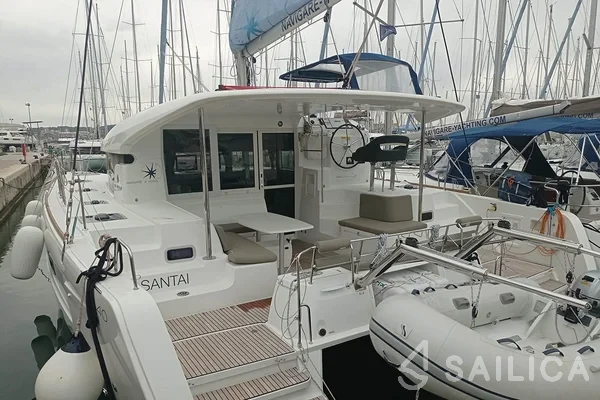 Lagoon 40 - Yacht Charter Sailica