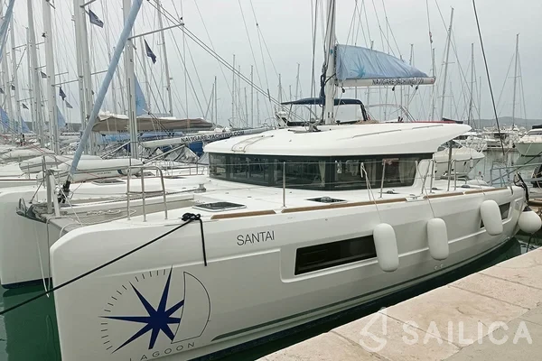 Lagoon 40 - Yacht Charter Sailica
