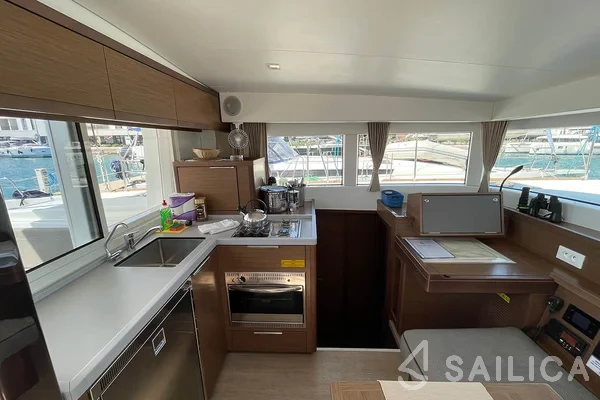 Lagoon 40 - Yacht Charter Sailica