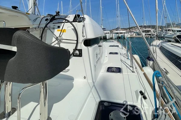 Lagoon 40 - Yacht Charter Sailica