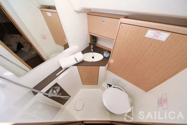 Bavaria 46 Cruiser - Yacht Charter Sailica