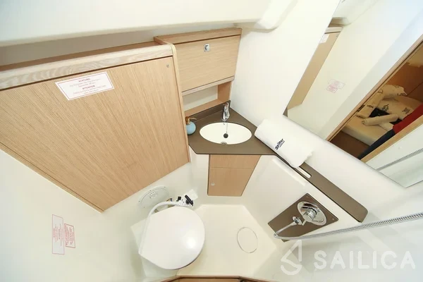 Bavaria 46 Cruiser - Yacht Charter Sailica