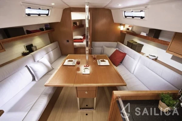 Bavaria 32 Cruiser - Yacht Charter Sailica