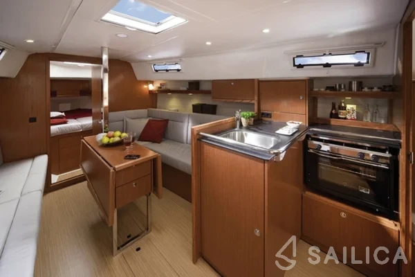 Bavaria 32 Cruiser - Yacht Charter Sailica