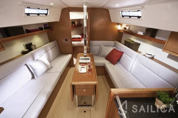 Bavaria 32 Cruiser - Yacht Charter Sailica