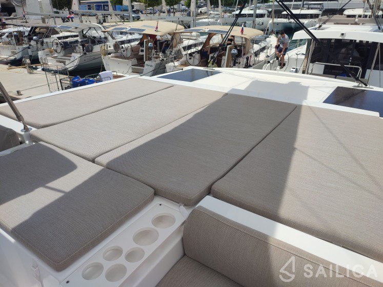 Bali Catspace - Yacht Charter Sailica