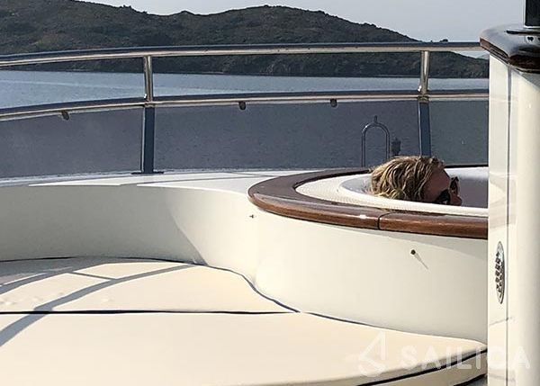 Seabreeze II - Yacht Charter Sailica