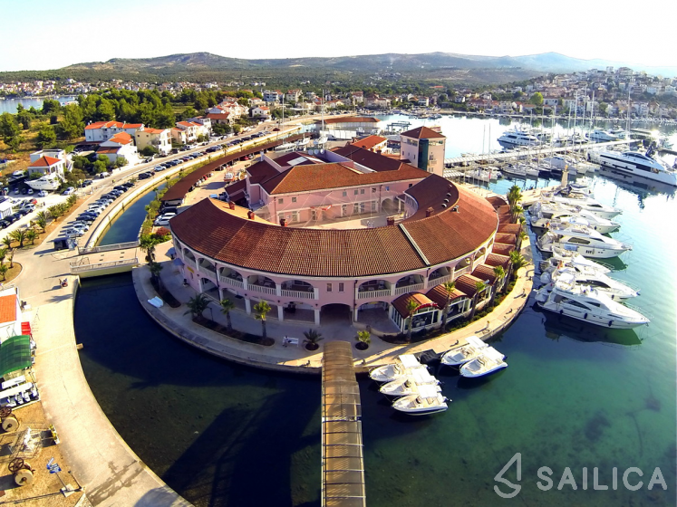 Seabreeze II - Yacht Charter Sailica