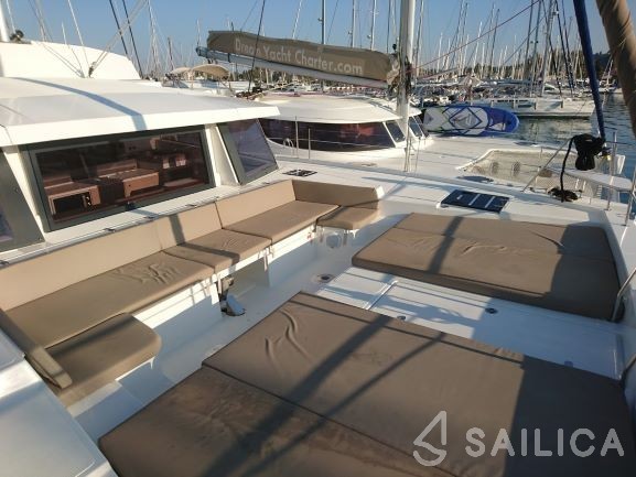 Bali 4.3 - 4 + 2 cab. - Yacht Charter Sailica