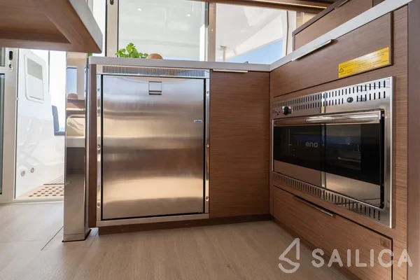 Lagoon 40 - Yacht Charter Sailica