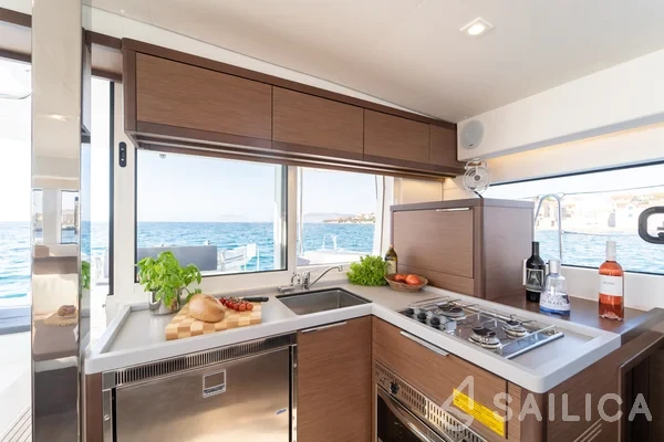 Lagoon 40 - Yacht Charter Sailica