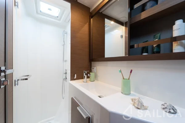 Lagoon 40 - Yacht Charter Sailica