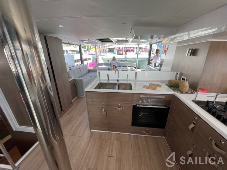 Bali 4.6 - Yacht Charter Sailica