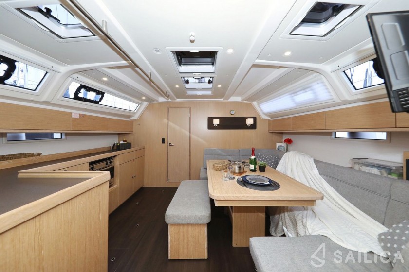 Bavaria 46 Cruiser - Yacht Charter Sailica