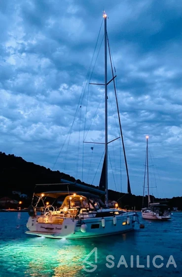 Bavaria C42 - Yacht Charter Sailica