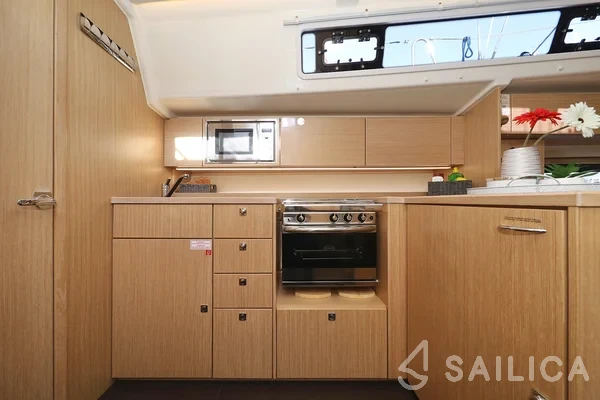 Bavaria C42 - Yacht Charter Sailica