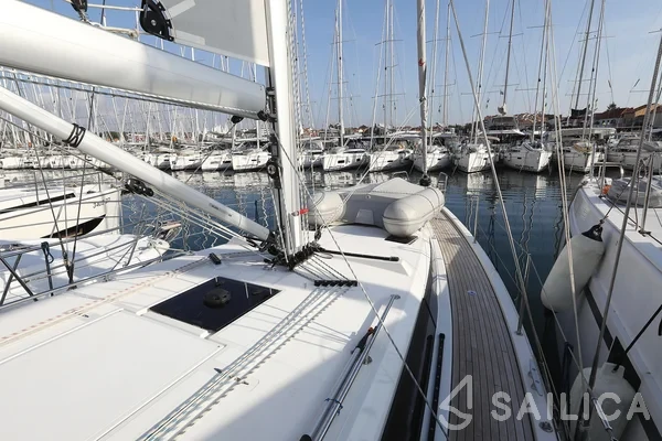 Bavaria C42 - Yacht Charter Sailica