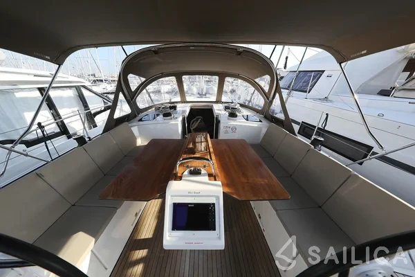 Bavaria C42 - Yacht Charter Sailica