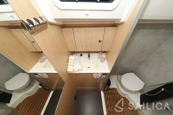 Bavaria C42 - Yacht Charter Sailica