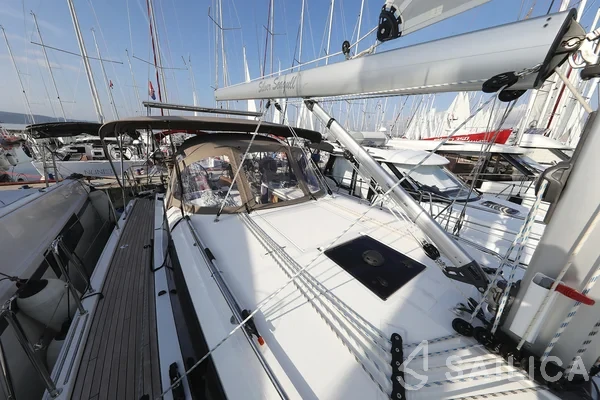 Bavaria C42 - Yacht Charter Sailica
