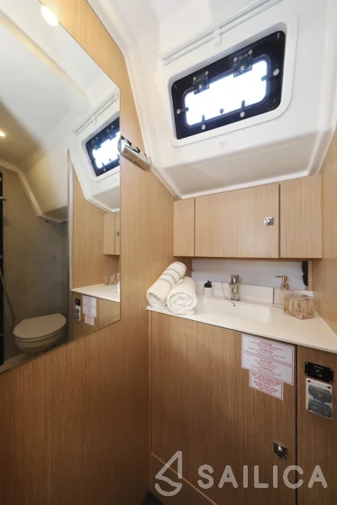 Bavaria C42 - Yacht Charter Sailica