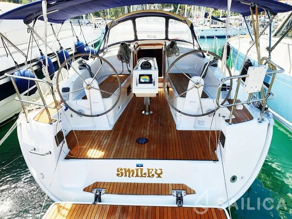 Bavaria 37 Cruiser - Yacht Charter Sailica