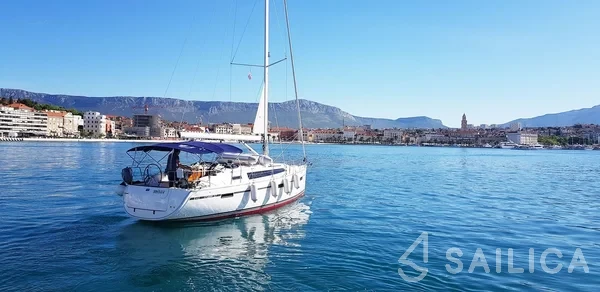 Bavaria 37 Cruiser - Yacht Charter Sailica