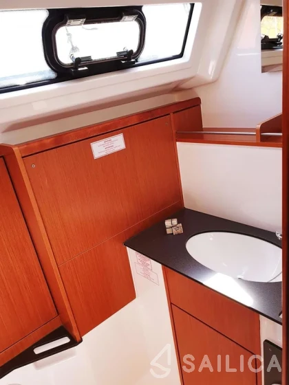 Bavaria 37 Cruiser - Yacht Charter Sailica