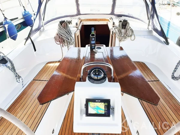 Bavaria 37 Cruiser - Yacht Charter Sailica