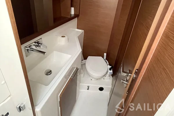 Lagoon 40 - Yacht Charter Sailica