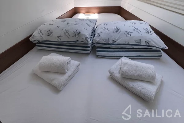 Lagoon 40 - Yacht Charter Sailica