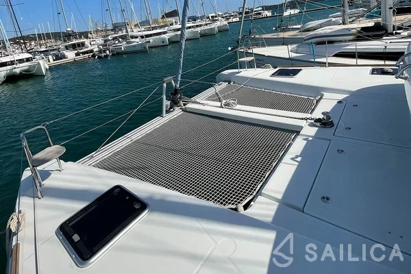 Lagoon 40 - Yacht Charter Sailica