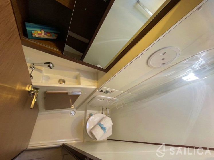 Lagoon 40 - 4 + 2 cab  - Yacht Charter Sailica