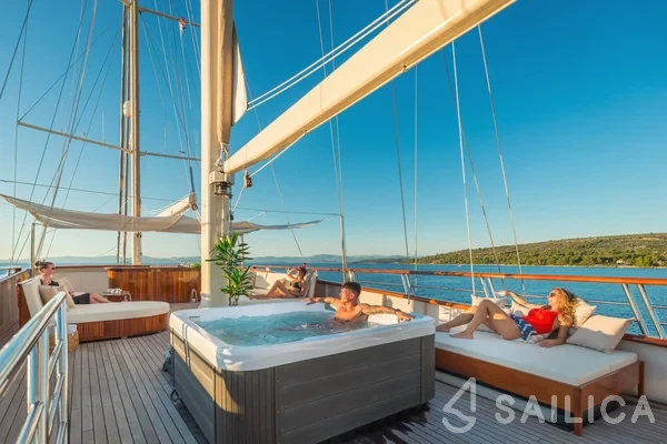 Gulet - Yacht Charter Sailica