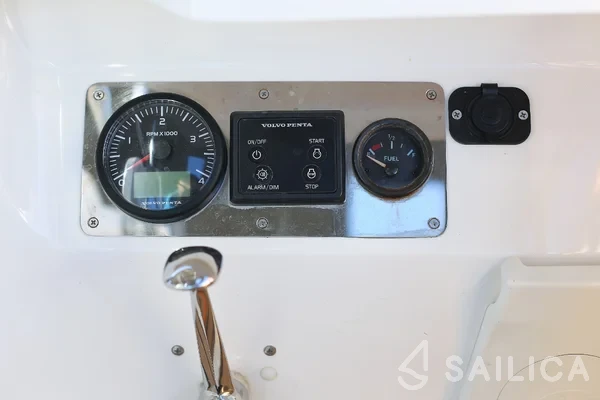 Bavaria 41 Cruiser - Yacht Charter Sailica