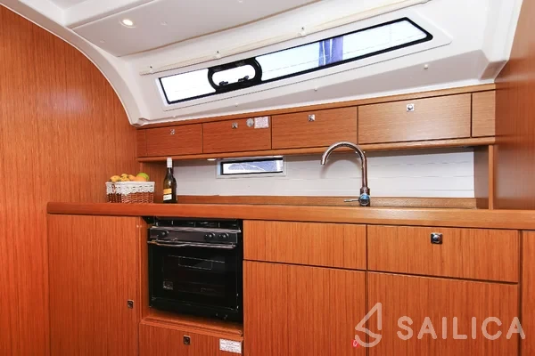 Bavaria 41 Cruiser - Yacht Charter Sailica