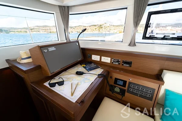Lagoon 40 - Yacht Charter Sailica