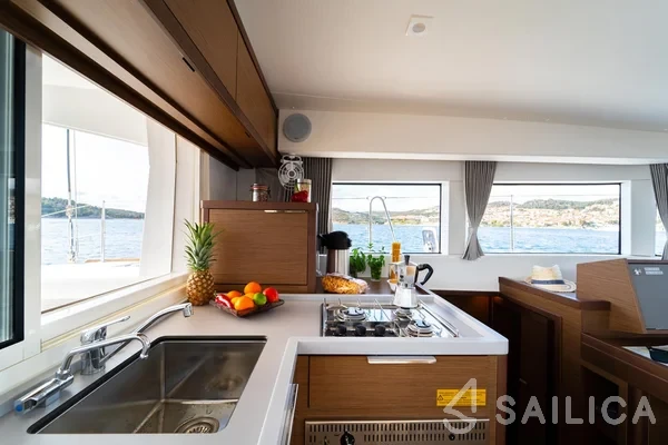 Lagoon 40 - Yacht Charter Sailica