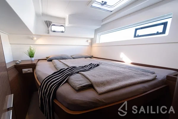Lagoon 40 - Yacht Charter Sailica